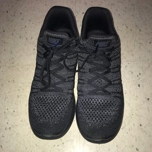 Only worn once women’s Nike shoes!